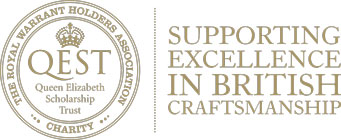 R9679-QEST-STRAPLINE-LOGO-GOLD-SPOT