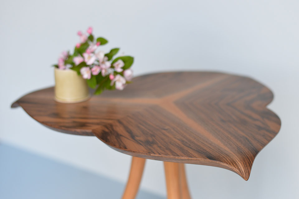 Aestas Side Table with flowers