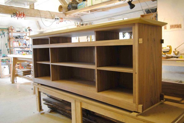 Chamfers on underside of mock top