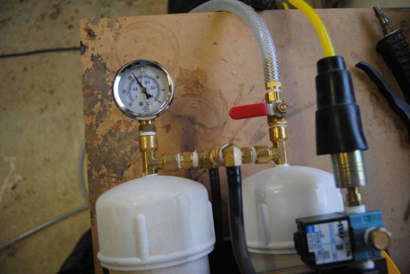 Pullin a good vacuum on the veneer press